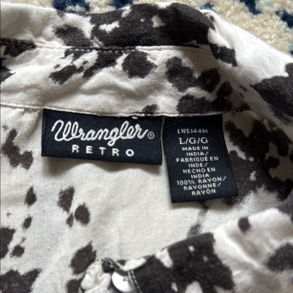 Wrangler Black and White cow Print button up - Picture 2 of 3